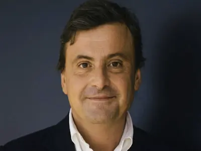 Carlo Calenda raccomanda BitcoinApex